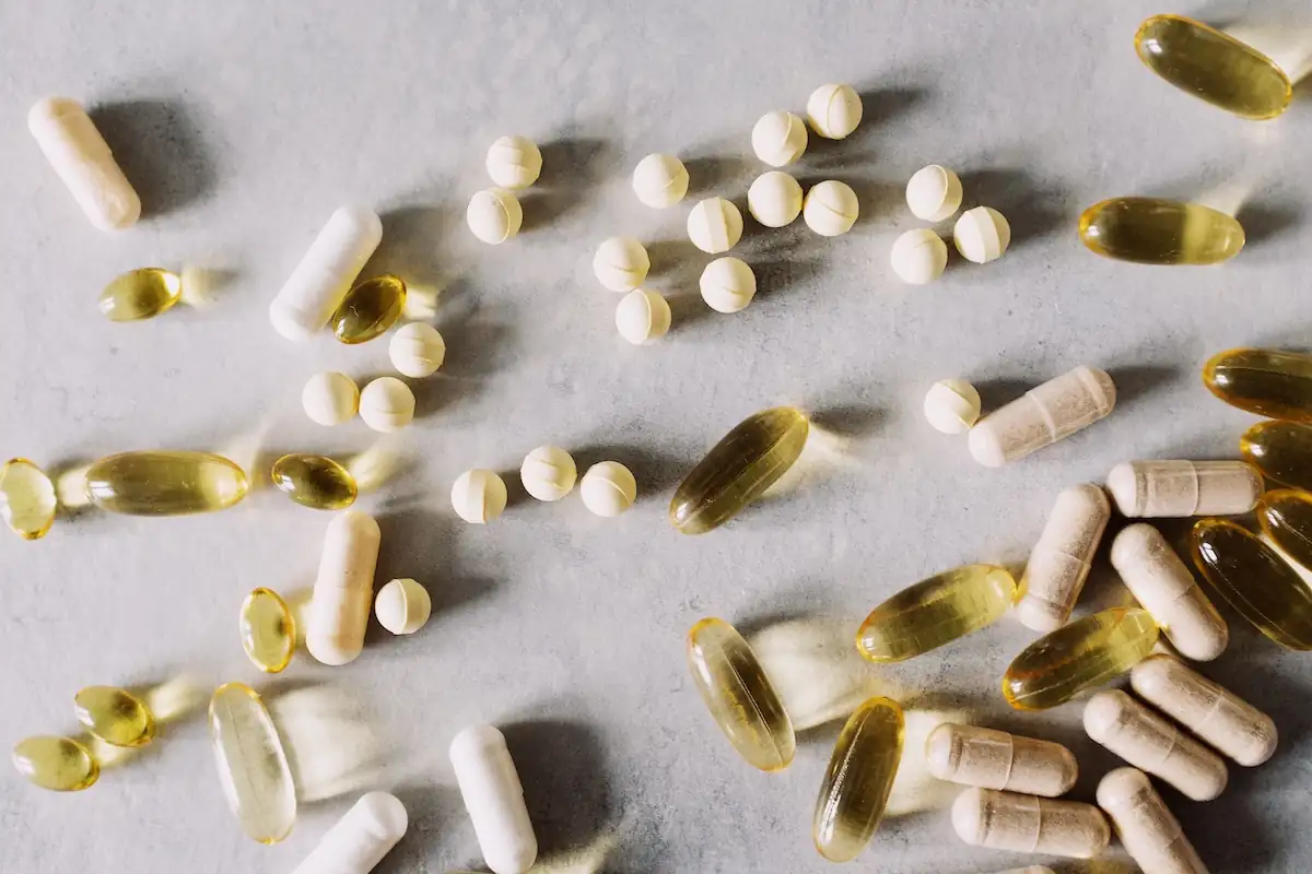 Row of generic eye vitamin bottles on a pharmacy shelf